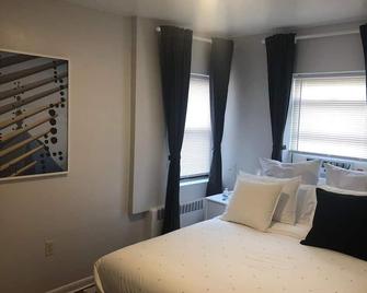 1703 5B · Nice Looking 2bed Apt/20 min to NYC-Parking Avail. - North Bergen - Schlafzimmer