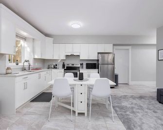 Cosy 2-bed Basement Suite In Quiet Neighbourhood - Delta - Kitchen