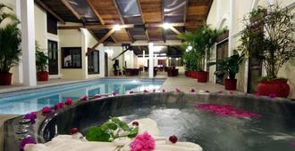 Hotel Misión Xalapa Plaza de las Convenciones - Xalapa - Bể bơi