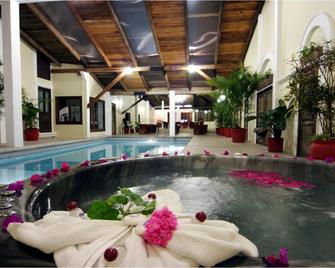 هوتل ميسيون زالابا - خالابا - حوض السباحة