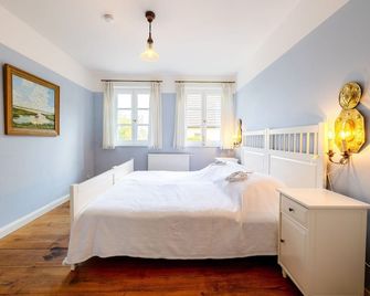 Charming semi-detached house in Trent on Rügen - Landhaus Trent Haushälfte Udars - Trent - Schlafzimmer