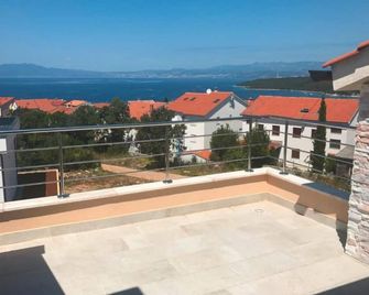 Comfortable apartment with the view - Njivice - Balkon