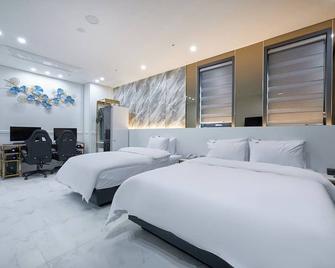 Hound Hotel Seoul National University Station Branch - Seúl - Habitación