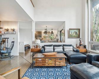 Serene Architect-designed Vermont Chalet 4 Bedroom Home - Pittsfield - Sala de estar