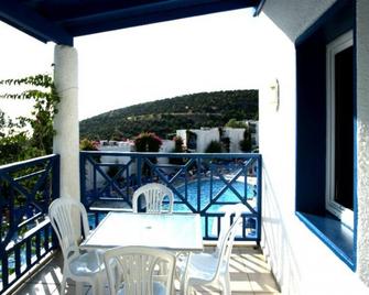Bodrum Holiday Resort & Spa - בודרום - מרפסת