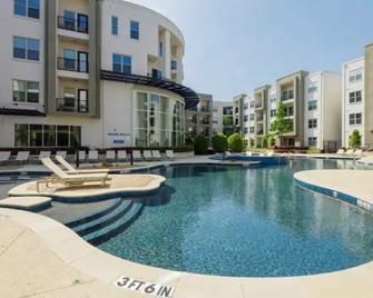 10% weekly & 20% 0ff monthly stays! Great Location in the Heart of Dallas1 - Dallas - Pool