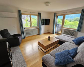Vacation apartment with mountain view Holiday apartment with mountain view - Alberschwende - Sala de estar