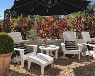 luxuriously appointed private large guest suite in a landmark Victorian - Healdsburg - Patio