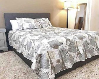 Private Suite with Own Kitchen Own Entrance - Jurupa Valley - Bedroom