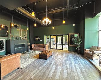 Luxurious 5BR Suite Perfect for Group of 12 guests with Pool table, Optional Parking and Gym Access Near McCormick Place and Soldier Field - Chicago - Vestíbul