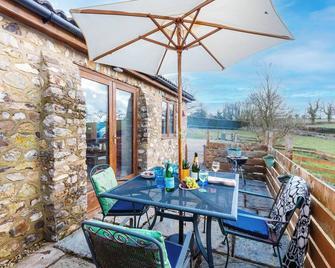 The Croft @ Warrens Farm - Taunton - Veranda