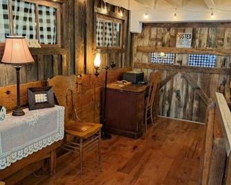 The Stable at Windmill Ridge Farm - Fredonia