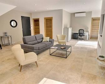 Magnificent New Villa in Saint-Didier with Pisicne - Saint-Didier - Living room