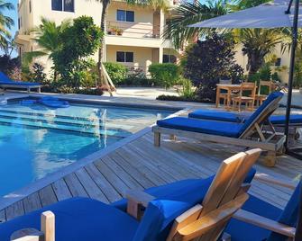 Tres Cocos Resort - סן פדרו - בריכה