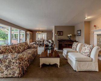 Summer Fun Wenatchee home - Wenatchee - Sala de estar