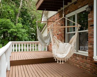 Oakbridge Retreat w/Tennis Court,10 min to Mohican - Loudonville - Balcón