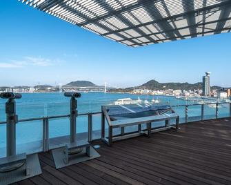 โรงแรมพรีเมียร์ โมจิโกะ - คิตะกีวชู - ระเบียง