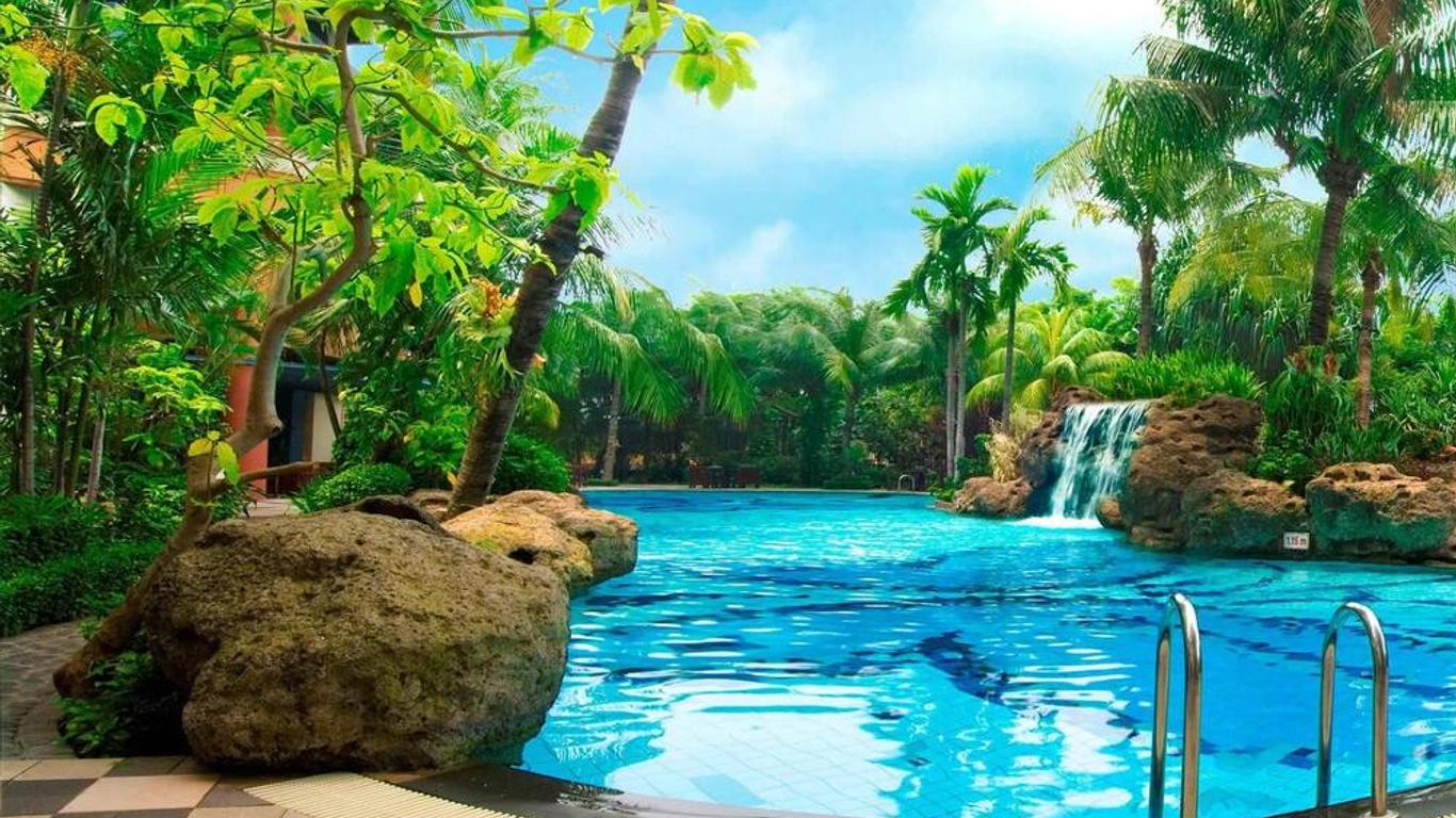 Grand Tropic Suites Hotel