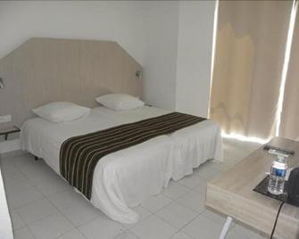 Hotel La Cle - Saint-André-de-Sangonis - Спальня