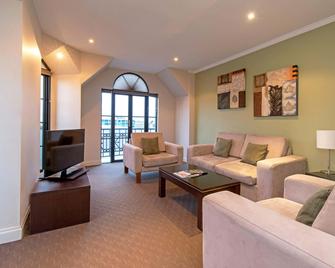 Frome Apartments - Adelaide - Living room