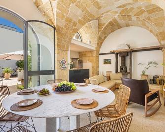 B&B Palazzo Flora - Collepasso - Comedor