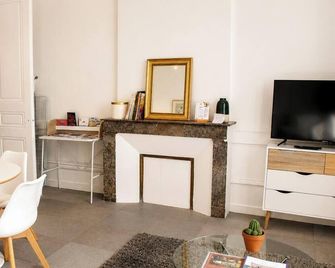 Joli T2 centre ville avec cour, climatisation et fibre - Ангулем