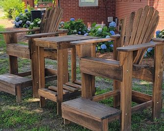 Reconnect with Nature Farmhouse sleeps 6, two large bathrooms, full kitchen, - Whiteville - Patio