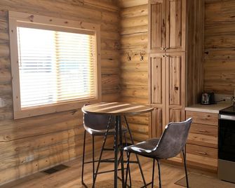 Charming Log Cabin close to GTNP with fishing access nearby - Victor - Essbereich