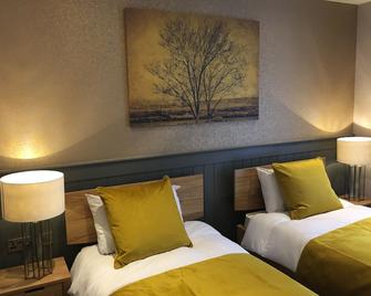 The Tower Arms Hotel - Iver - Bedroom