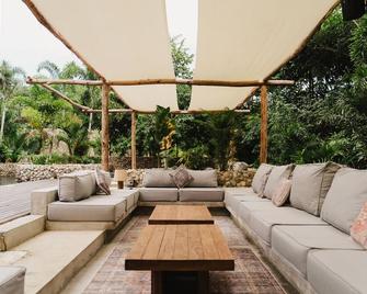 Naio Hotel y Villas By OxoHotel - Palomino - Patio