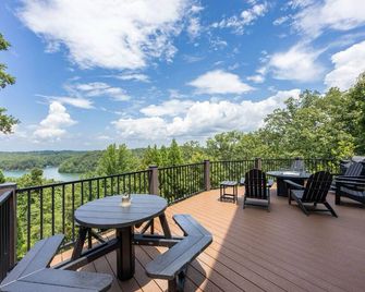 Modern Lake Cabin on Lake Lanier with Stunning Mountain & Lake Views - Dawsonville - Balcony