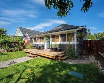 Pengs Place - Coeur d'Alene - Building