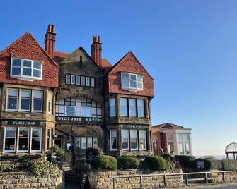 Hotel Victoria - Whitby - Building