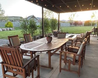New Cozy Bluffdale Stay -Sleeps 4-Quiet, Patio, Full Kitchen, Near Freeway - Riverton - Patio