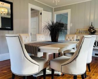 Bonaparte Castle - Salisbury - Dining room
