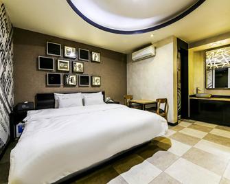 Hotel Oz Oncheonjang - Busan - Bedroom