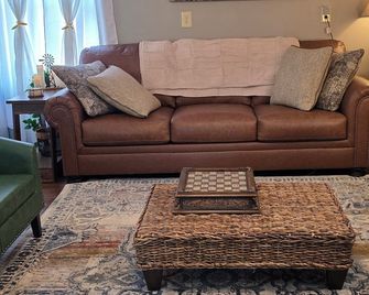 Cozy Country Cottage in enchanting Statesboro with AC - Statesboro - Вітальня