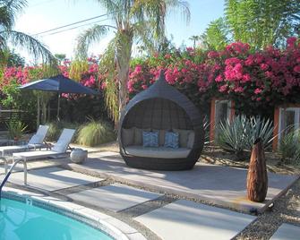 Indoor/Outdoor Zen Desert Living - Palm Springs