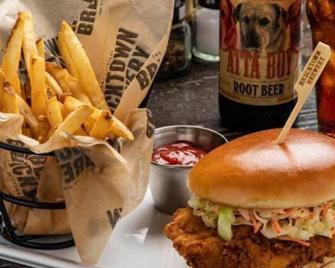 Modish 1br - Bok, Near Blue Dome, Pets Allowed - Tulsa - Food