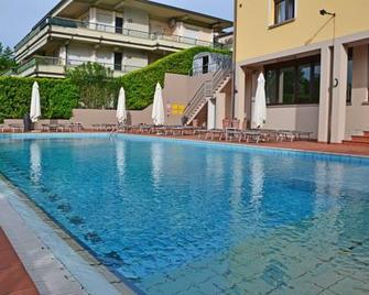 Blu Garda - Salo - Pool