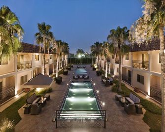 هوليداي إن كورنيش الخبر - الخبر - حوض السباحة