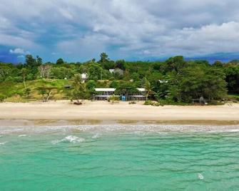 Naga Puri Beach Retreat - Kuala Penyu