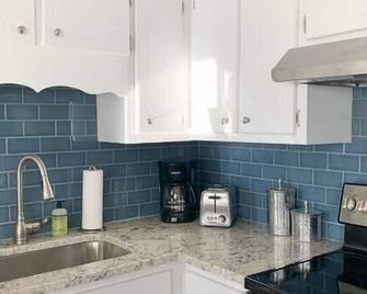 Coastal Condos on the Marsh 6B - Dauphin Island - Cocina