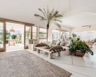 Hotel Sages Room #7 - דנפסאר - סלון