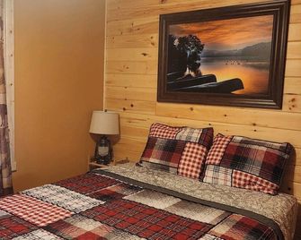 Bobbers Cabin on Perch Lake - Winter - Bedroom