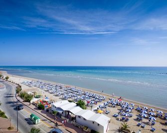 Hotel Florence - Marotta - Strand