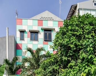 Spot On 91336 Guesthouse Tarumanegara - Karawang - Gebäude