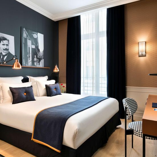 Bedroom view of Hotel Square Louvois