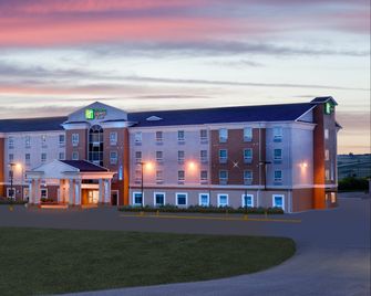 Holiday Inn Express & Suites Swift Current By IHG - Swift Current - Byggnad
