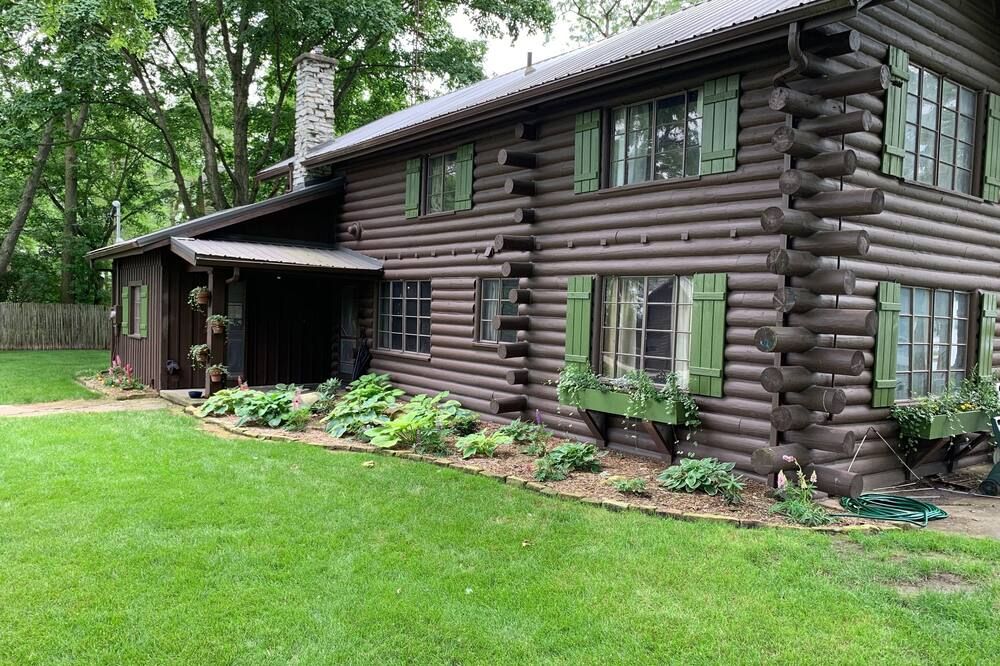 Stunning lakefront log cabin on a private acre - Syracuse - Edificio